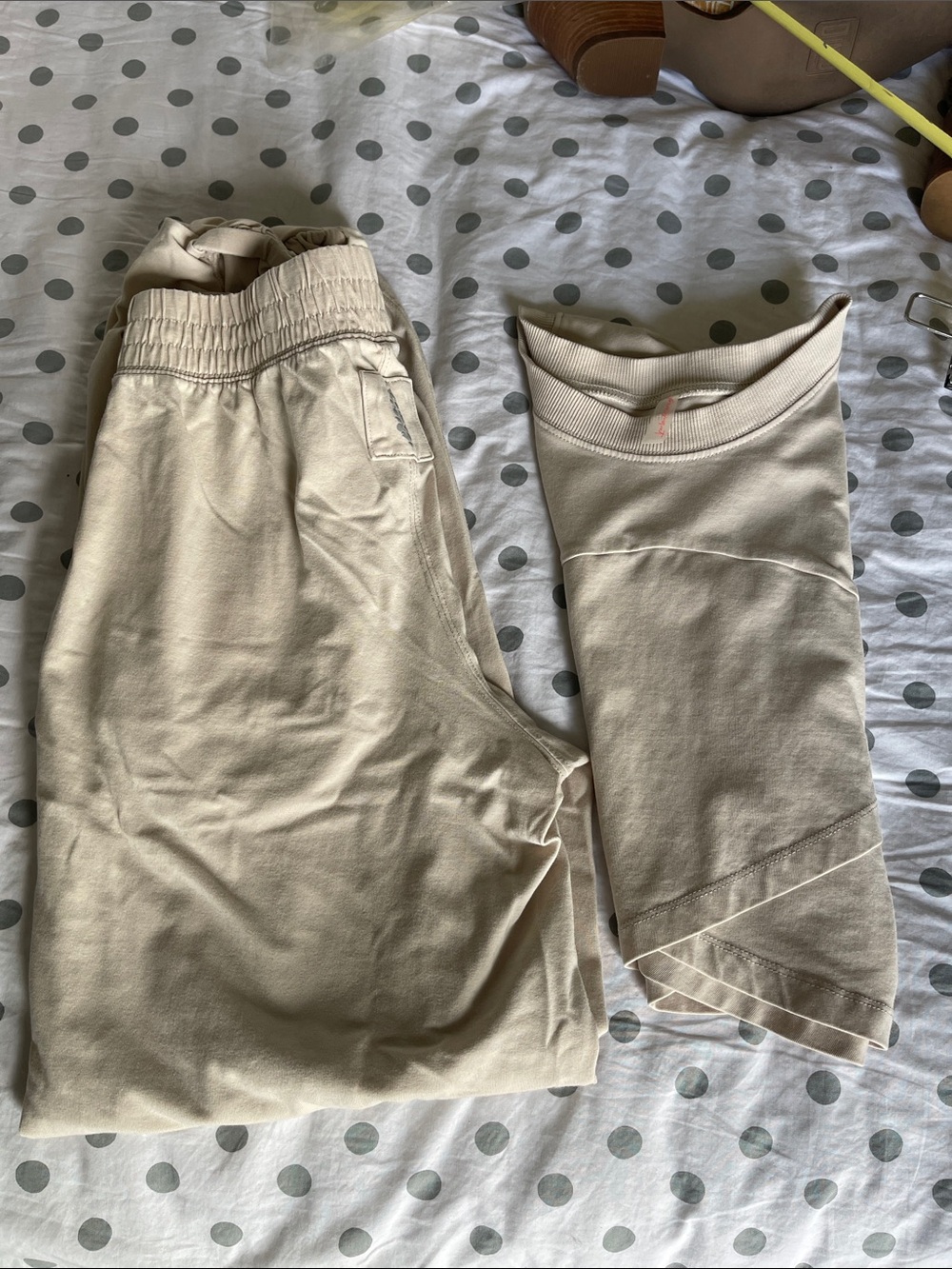 Free People Kids Sweatpants & Joggers in Light Beige